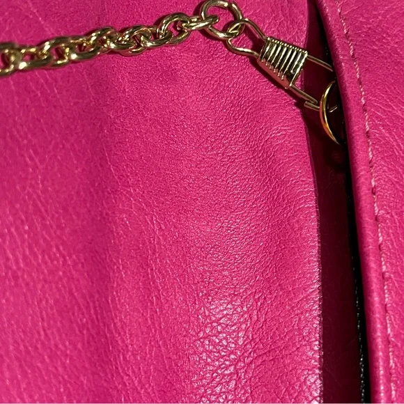 Pink clutch/purse. Snap closure. Gold shoulder removable chain. Zipper design - Picture 8 of 8
